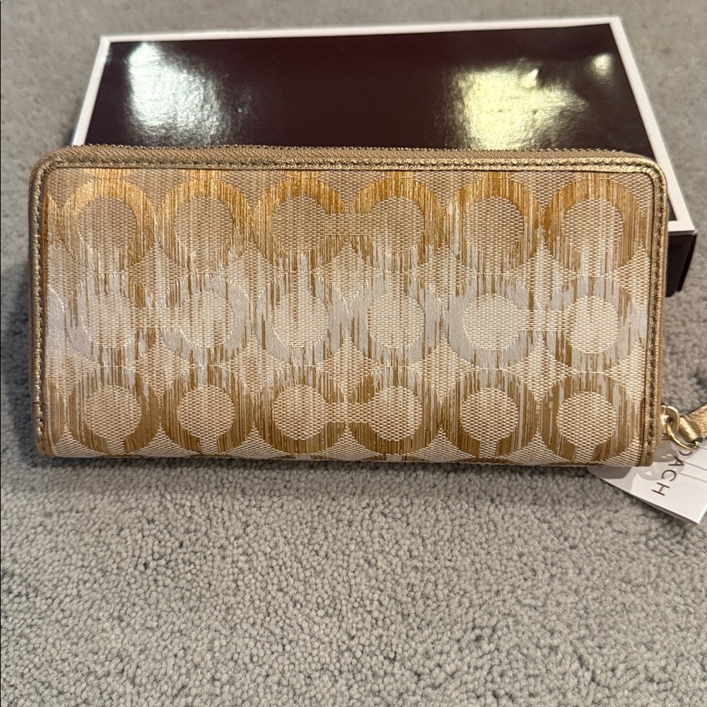 Coach Wallet - Picture 3 of 7
